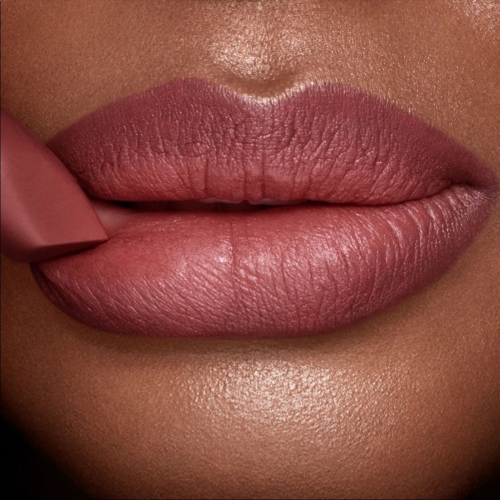 ๐ Charlotte Tilbury Matte Revolution Lipstick - Pillow Talk 2 Medium - Picture 9 of 10